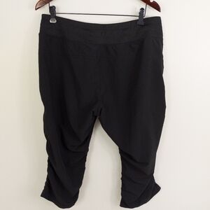 Kirkland Black Capri Pants Size Large